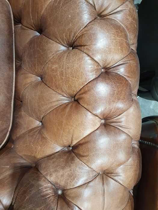Modern two-seater brown leather Chesterfield sofa  Condition ReportSome light surface marks and - Image 17 of 21