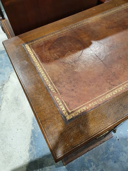 Late 19th/early 20th century oak desk, the leather - Image 5 of 20