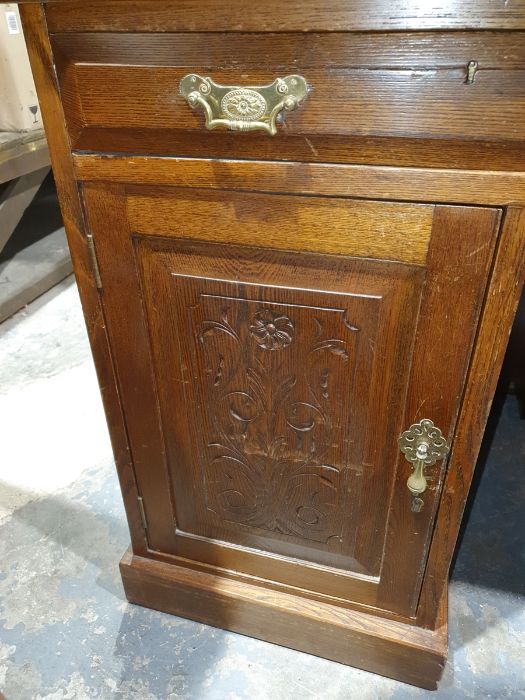 Late 19th/early 20th century oak desk, the leather - Image 11 of 20