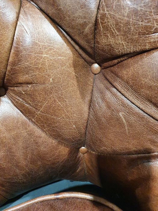 Modern two-seater brown leather Chesterfield sofa  Condition ReportSome light surface marks and - Image 19 of 21