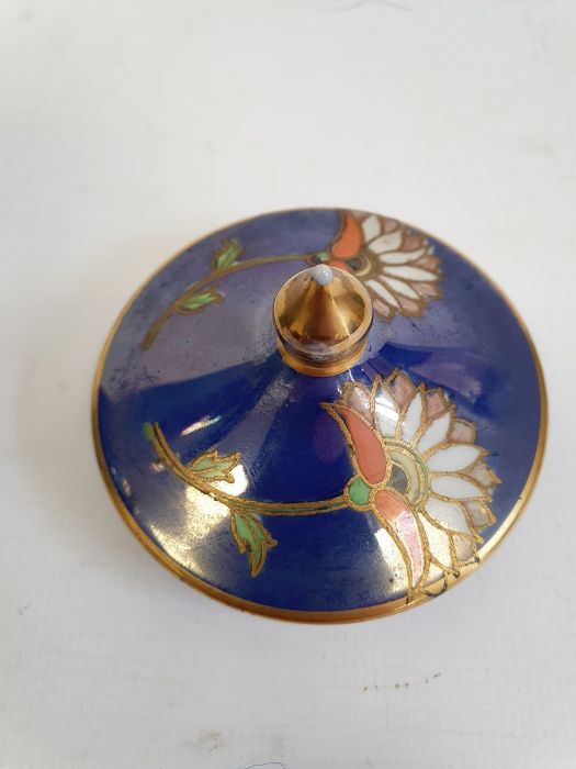 Carltonware lustre vase and cover, ovoid, floral decorated on a blue ground, 17cm high and a - Bild 8 aus 20