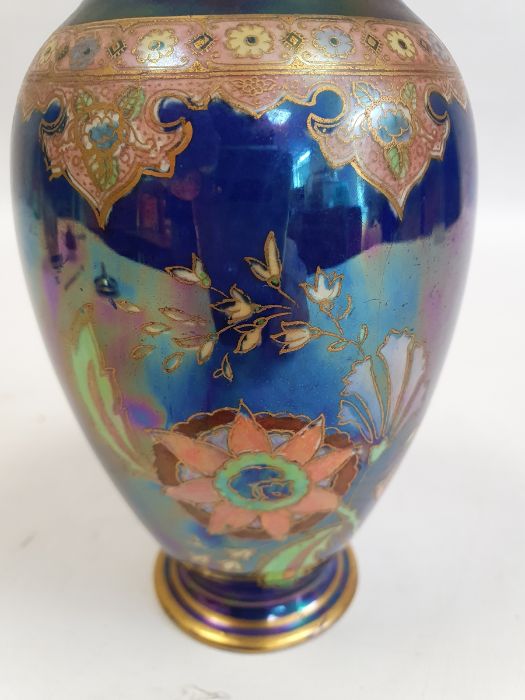 Carltonware lustre vase and cover, ovoid, floral decorated on a blue ground, 17cm high and a - Bild 7 aus 20