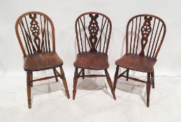 Six assorted elm-seated wheelback chairs (6)
