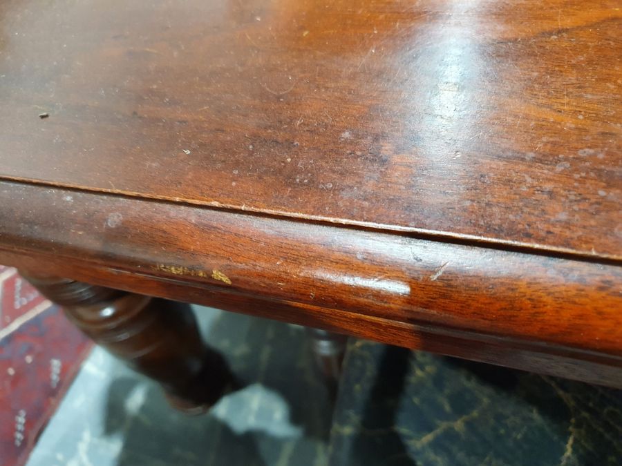 Victorian mahogany extending dining table, rectangular with curved corners, double mould edge, on - Image 22 of 26