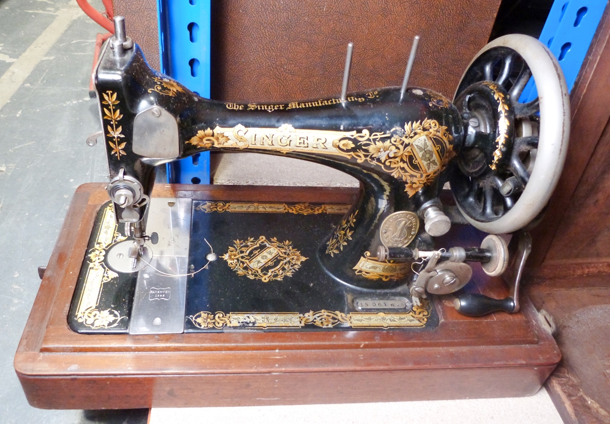 Singer sewing machine, no.15061663