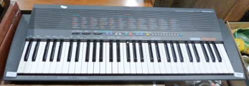 Yamaha PSR18 electric keyboard