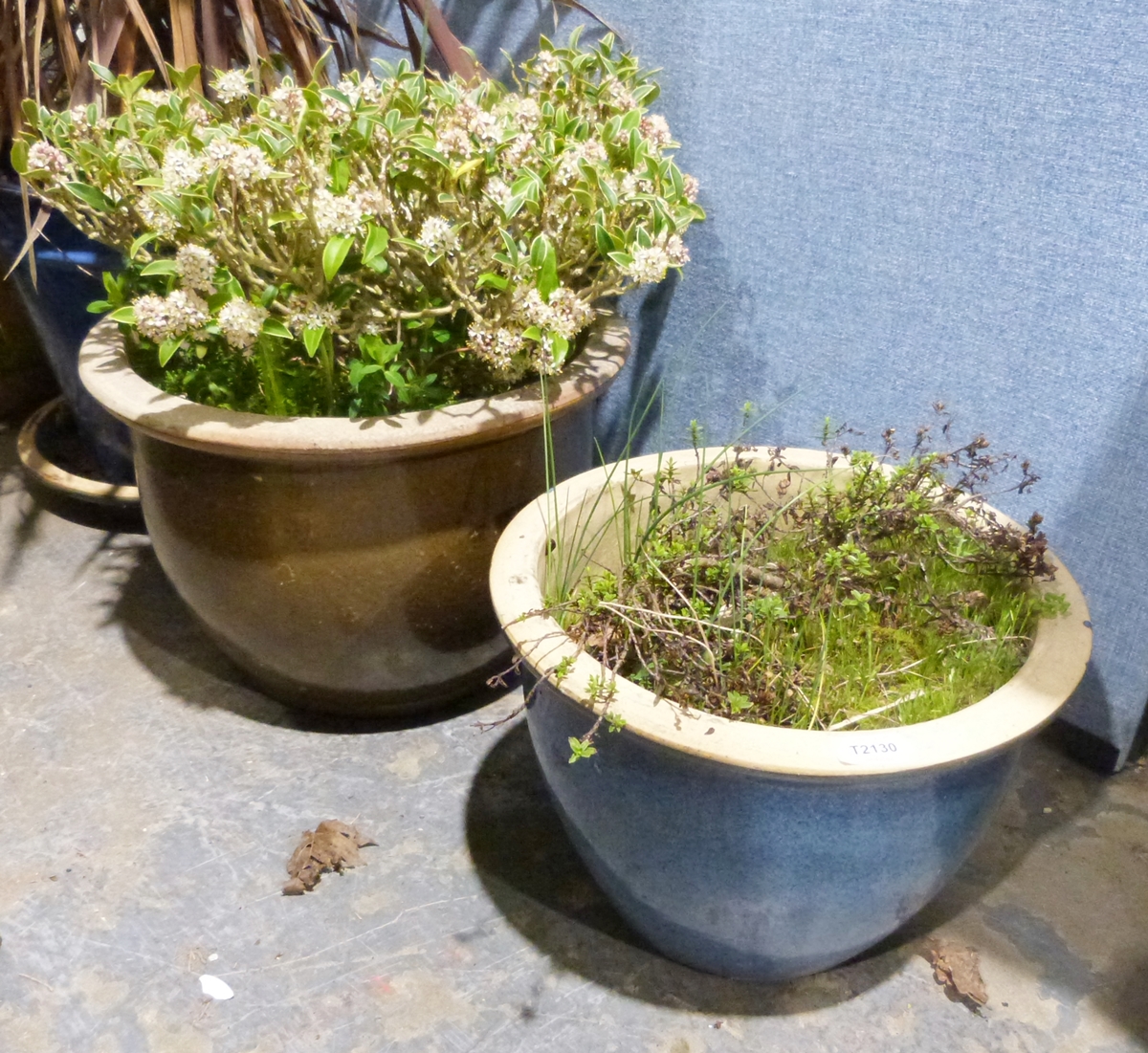 Four large plant pots (4)