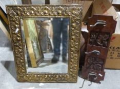 Wall mirror with embossed brass frame and a carved oak wall-hanging coat rack (2)