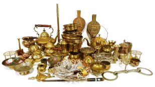 Large quantity of assorted metalware to include brass, copper, pewter, etc (2 boxes)