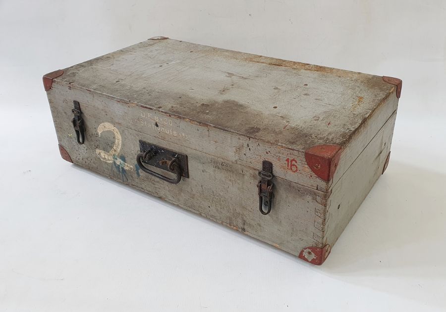 Submarine Binocular Transit Box WWII, German, with part contents of mounts and glare guards (no - Image 4 of 6