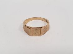9ct gold gent's signet ring, 4.2g