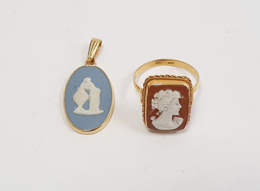 9ct gold and carved shell cameo ring, rectangular with female portrait on a brown ground,