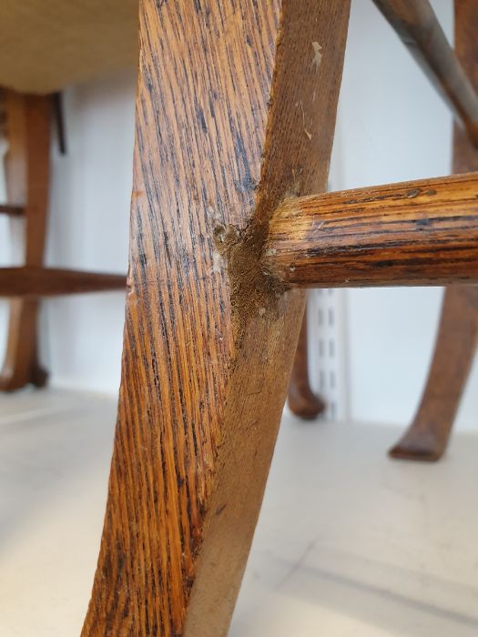 Set of six Edwardian Arts & Crafts-style dining chairs on turned front legs to pad feet (6) - Image 2 of 27