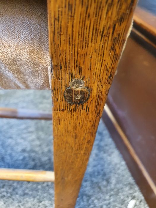 Set of six Edwardian Arts & Crafts-style dining chairs on turned front legs to pad feet (6) - Image 7 of 27