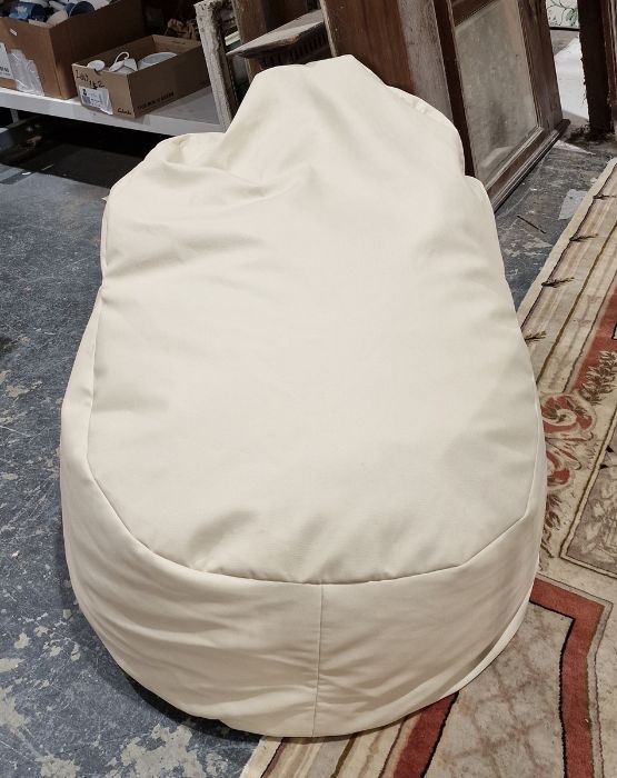 Modern leatherette beanbag chair