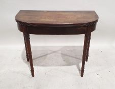 19th century mahogany tea table with D-shaped fold-out top, on four turned supports, 72cm x 89cm x