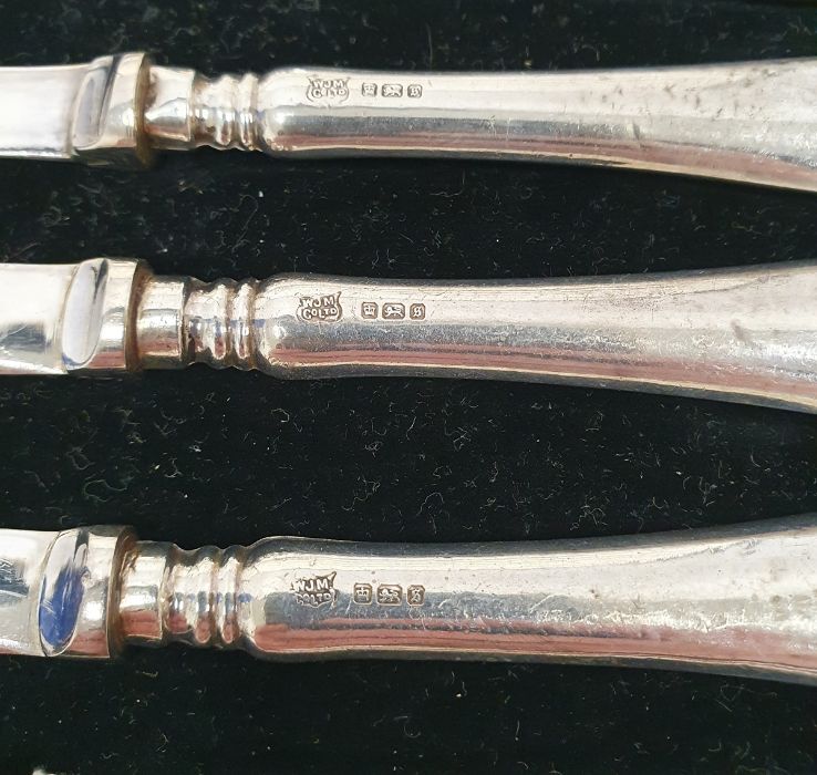 Cased set of six silver-handled knives, a cased set of six silver teaspoons with sugar tongs, a - Image 4 of 7