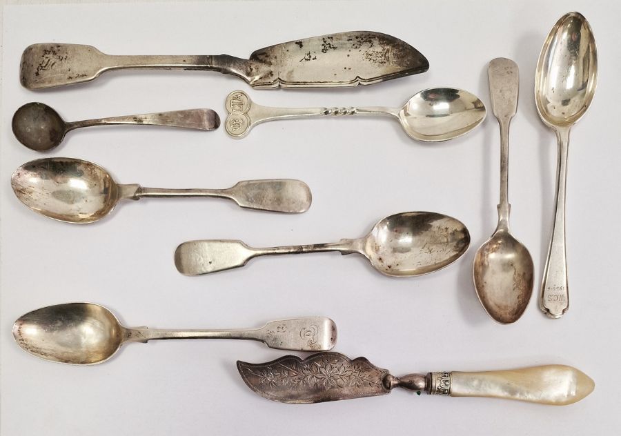 Assorted miscellaneous silver teaspoons, various dates and makers, 5.9ozt (1 tray)