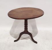 Georgian mahogany tripod table, the circular top on turned pedestal to three ogee supports, 73cm x