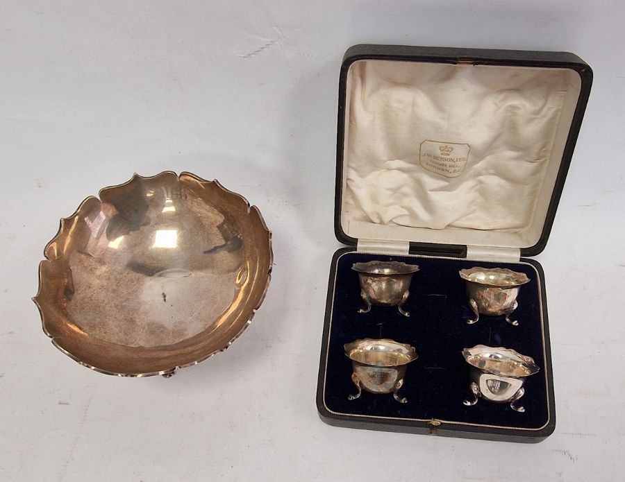 Silver bowl raised on three feet, London assay office mark and four boxed silver salts raised on - Image 2 of 4