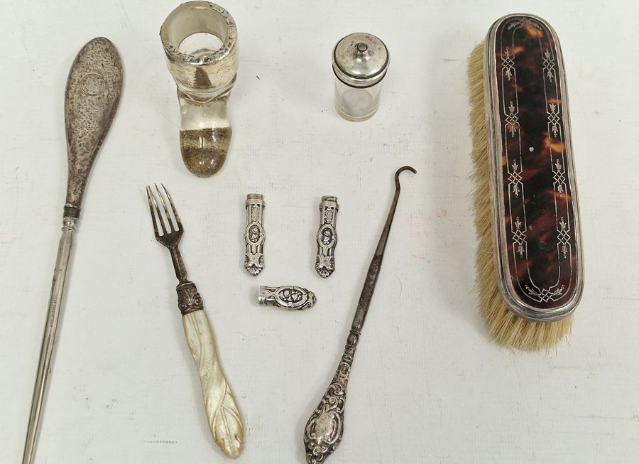 Tortoiseshell and silver-backed brush, a silver-handled button hook, etc (1 tray) - Image 2 of 6