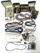 Costume jewellery to include necklaces, cufflinks, etc (1 tray)