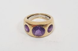 18ct gold yellow gold ring, rubover set with three graduated amethysts, stamped 18k, approx. 10g