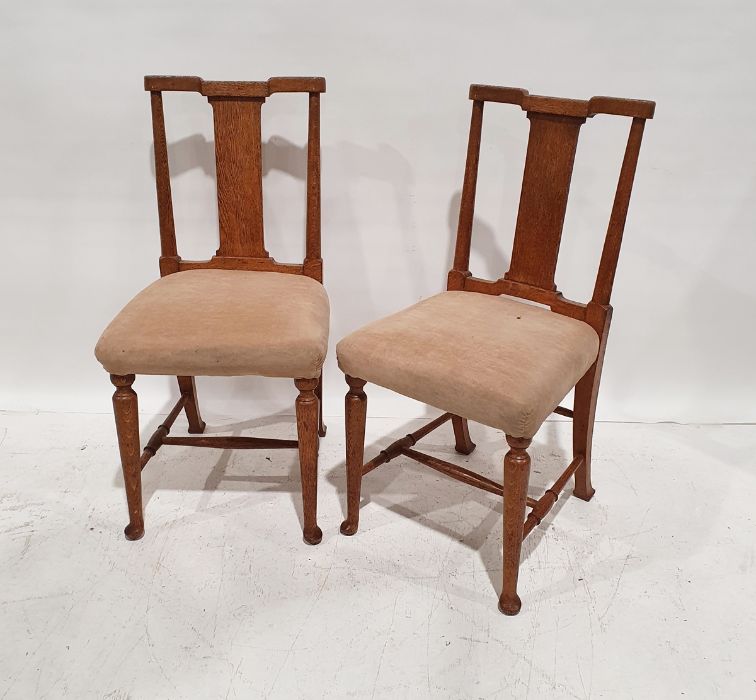 Set of six Edwardian Arts & Crafts-style dining chairs on turned front legs to pad feet (6)