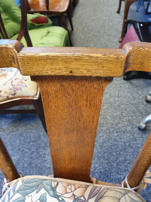 Set of six Edwardian Arts & Crafts-style dining chairs on turned front legs to pad feet (6) - Image 5 of 27