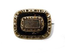 Late Georgian gold and black enamel memorial brooch, oblong and engraved