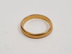 22ct gold wedding ring, 4.4g approx.