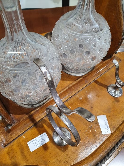 Edwardian oak tantalus, EPNS mounted, with shaped base, two glass decanters and glasses (no key) - Image 15 of 26