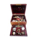Jewellery box and contents of assorted costume jewellery to include brooches, necklaces, etc