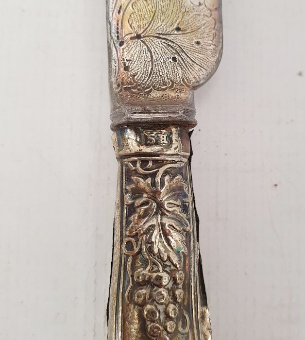 Set of five silver-handled fruit knives and forks with embossed berry on vine decoration to the - Image 3 of 27
