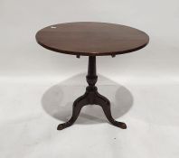 Georgian tripod table with circular oak top on single pedestal, to three ogee supports, 70cm x