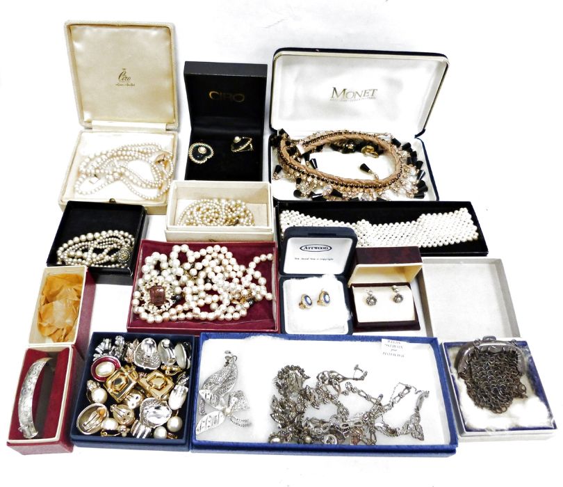 Assorted costume jewellery to include yellow metal chain, brooches, necklaces, bangles, etc (2 box)