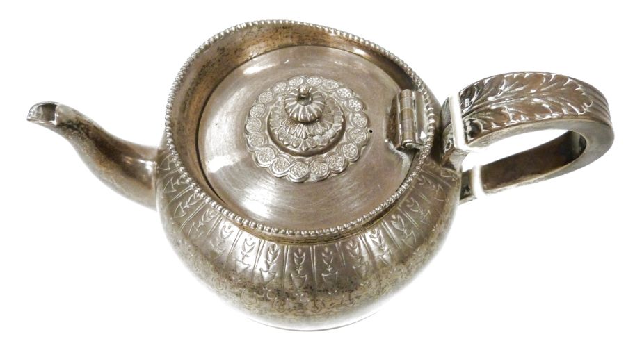 Victorian silver teapot of ovoid form, ivory insulators, (London , 1878 , Thomas White) (17 ozt) ( - Image 2 of 2