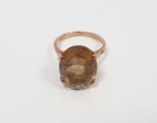 9ct yellow gold ring, claw set with citrine-type quartz, stamped 375
