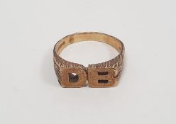 9ct yellow gold ring, initialled 'DB', stamped 375, 4.6g