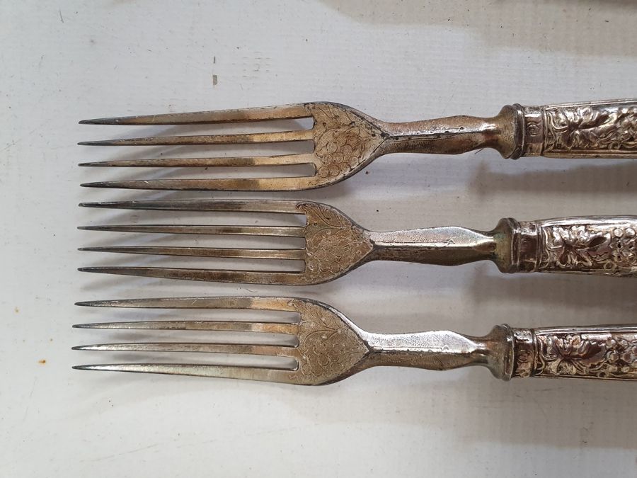 Set of five silver-handled fruit knives and forks with embossed berry on vine decoration to the - Image 20 of 27