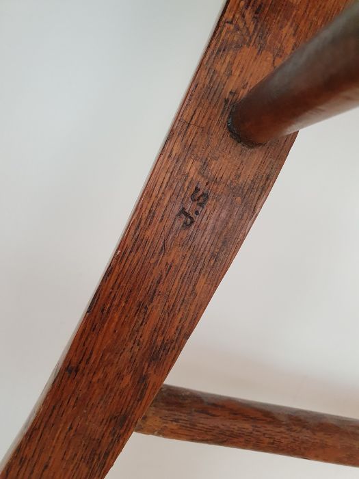 Set of six Edwardian Arts & Crafts-style dining chairs on turned front legs to pad feet (6) - Image 4 of 27