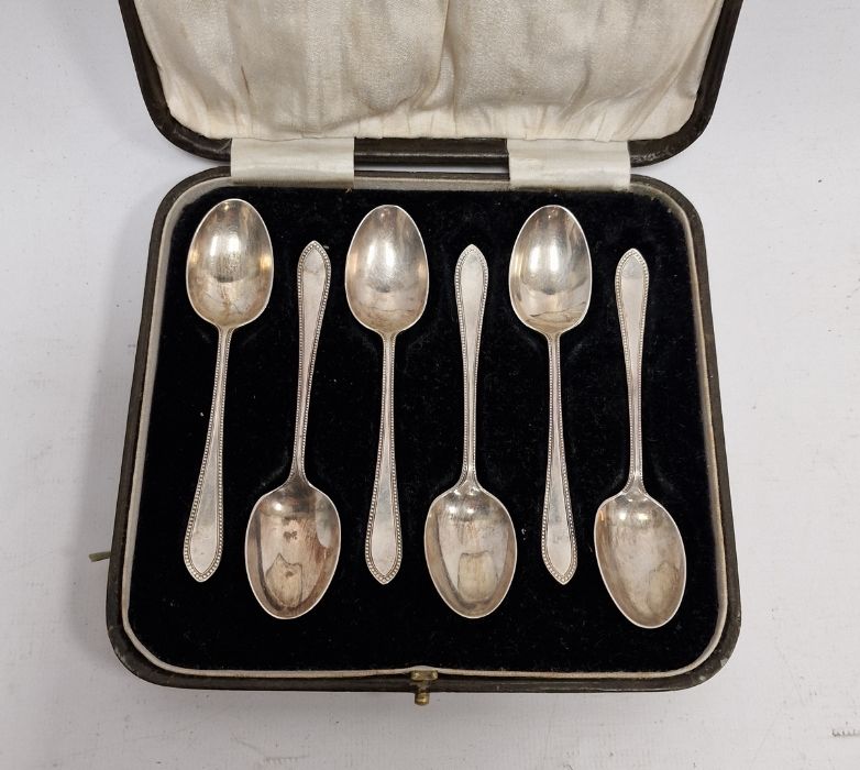 Set of six Edward VII silver-cased teaspoons, Sheffield 1907, James Deakin & Sons - Image 2 of 3