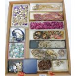 Assorted costume jewellery to include necklaces, etc (1 tray)