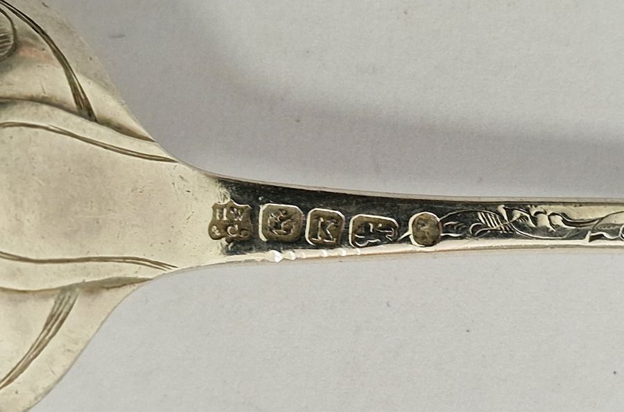 Collection of seven silver spoons, late 18th/early 19th century, five variously engraved with - Image 5 of 6
