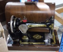 Vintage Singer sewing machine with wooden case, no.Y5520930