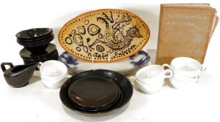 Royal Worcester 'The Worcester Hop' part dinner service and further assorted chinaware (3 boxes)