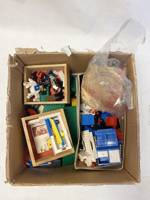 Two boxes of Lego to include a 1976 boxed set and Legoland dominoes - Image 3 of 3
