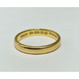 22ct gold wedding ring, 4.7g approx.