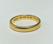 22ct gold wedding ring, 4.7g approx.