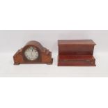 Small art deco mantel clock (14cm) with replacement quartz movement and a modern desk tidy (2)